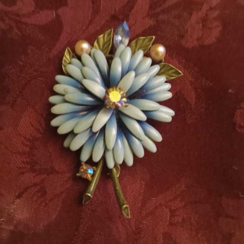 Lisner Floral Enamel Goldtone AB Rhinestones Faux Pearls Vintage 1960s Brooch